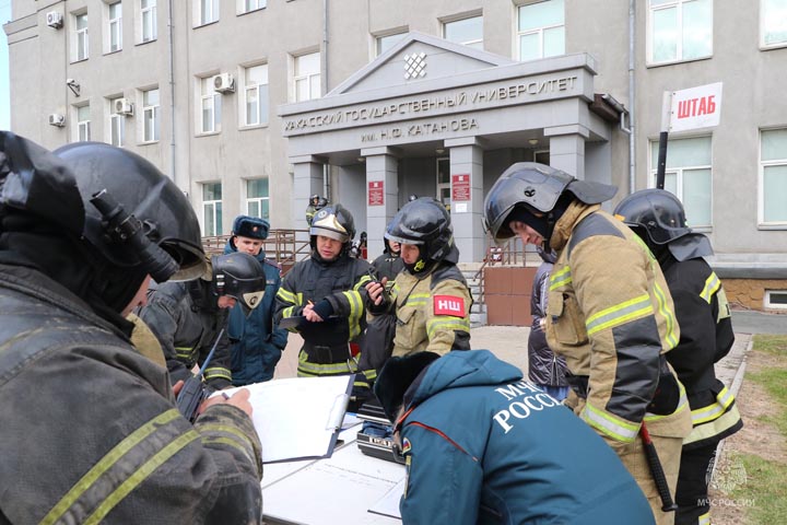 МЧС устроило студентам ХГУ веселый день 